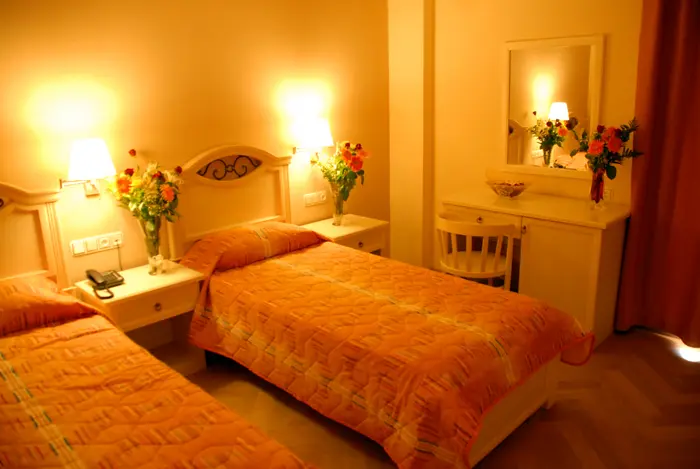 Room Twin Beds